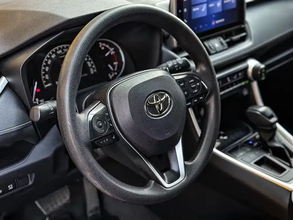 Toyota RAV4 — фото 2