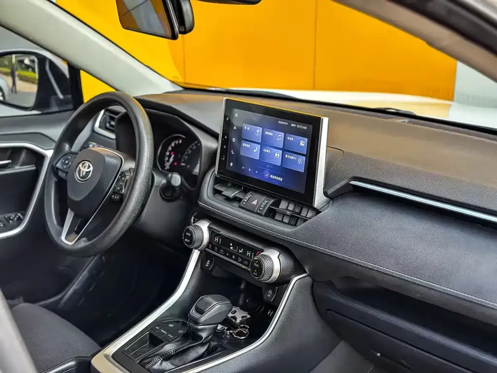 Toyota RAV4 — фото 5