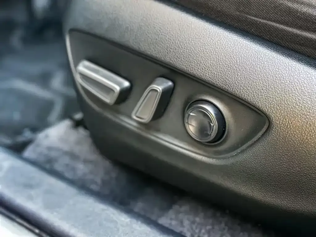 Toyota RAV4 — фото 9