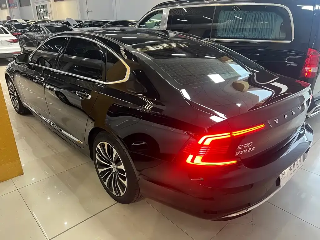 Volvo S90 — фото 6