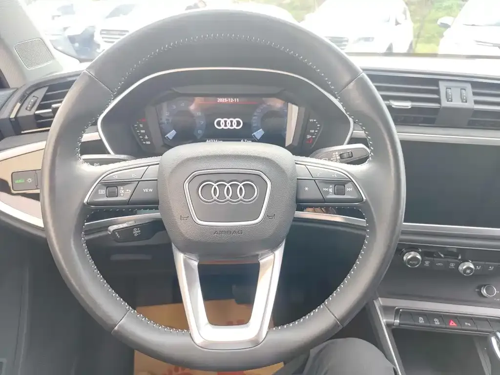Audi Q3 — фото 10