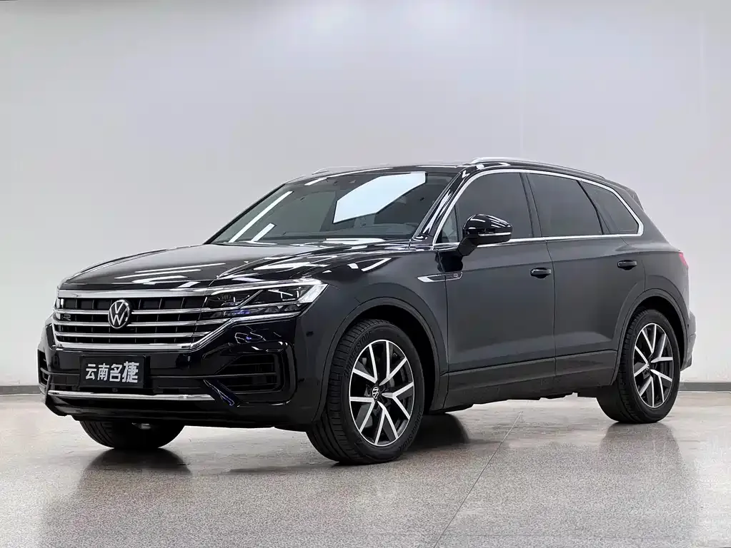 Volkswagen Touareg — фото 1