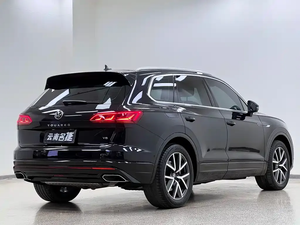 Volkswagen Touareg — фото 10