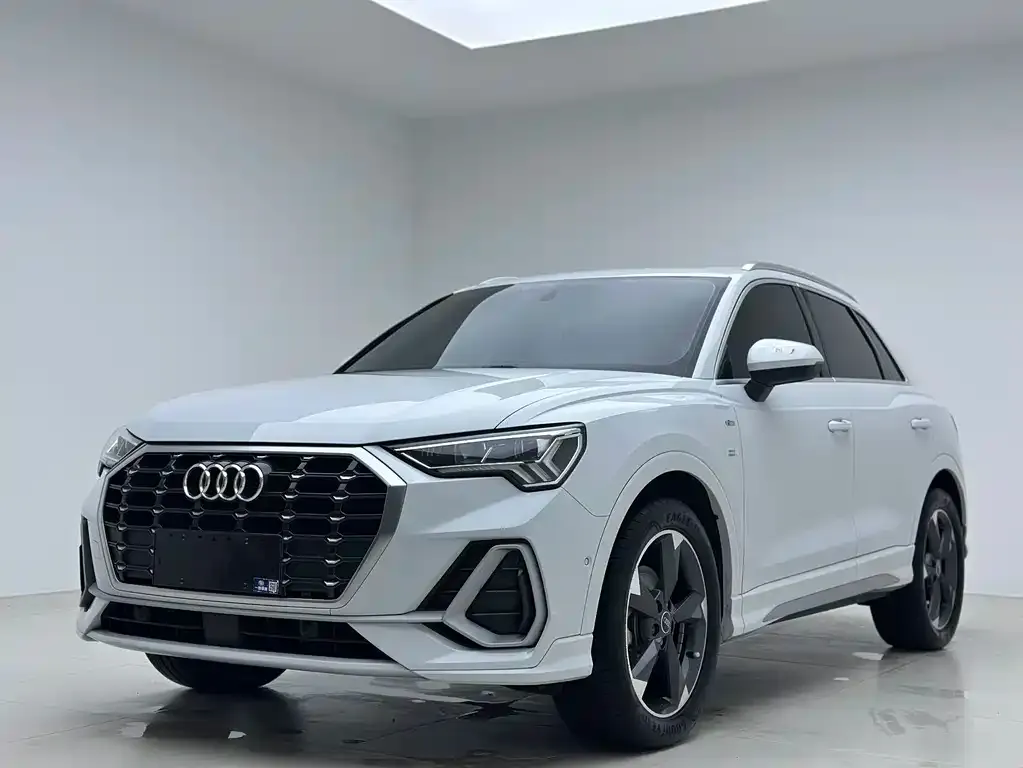 Audi Q3 — фото 1