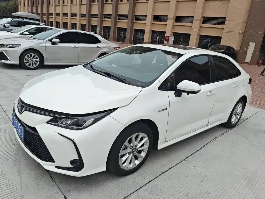 Toyota Corolla — фото 1