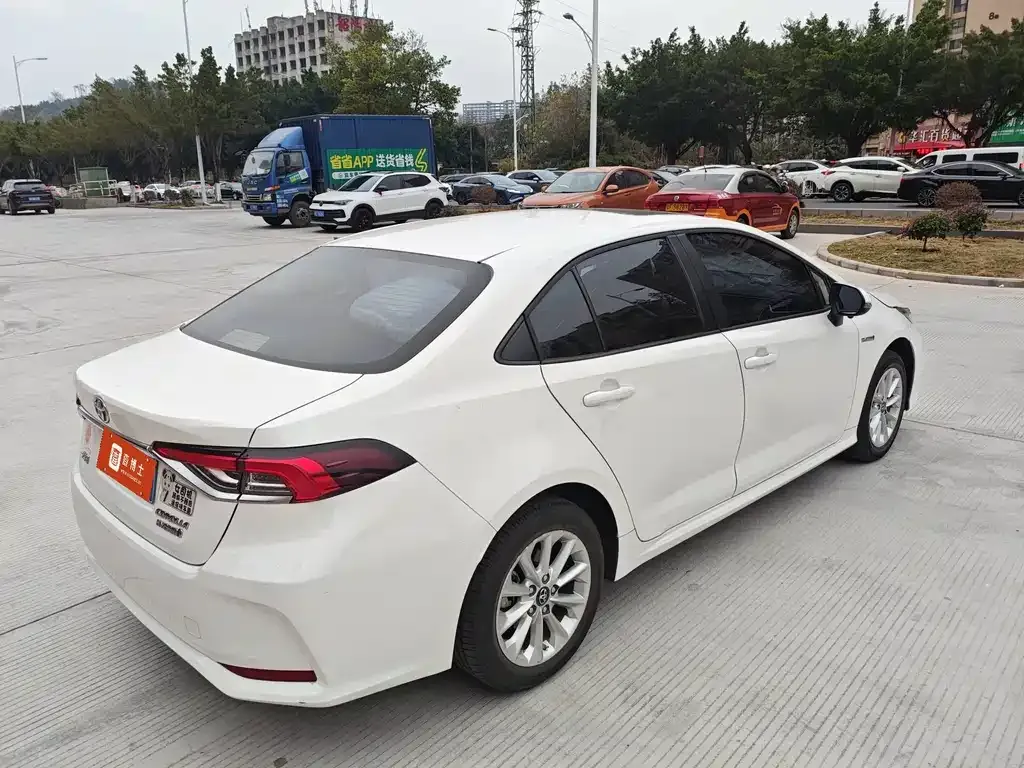 Toyota Corolla — фото 10