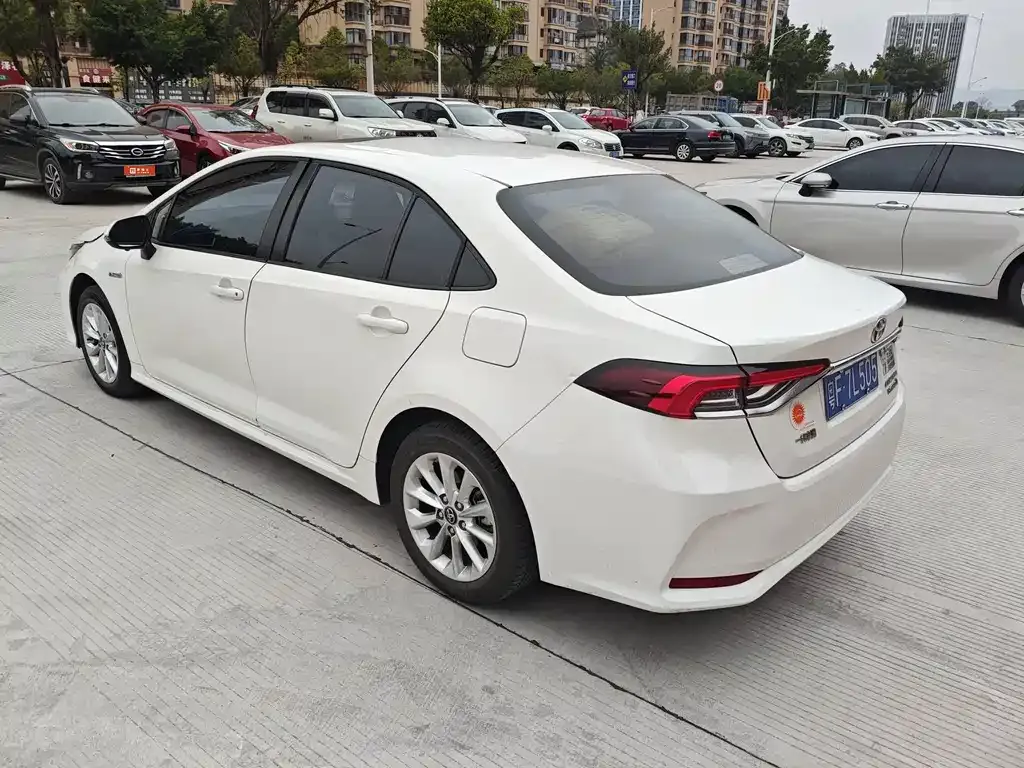 Toyota Corolla — фото 7