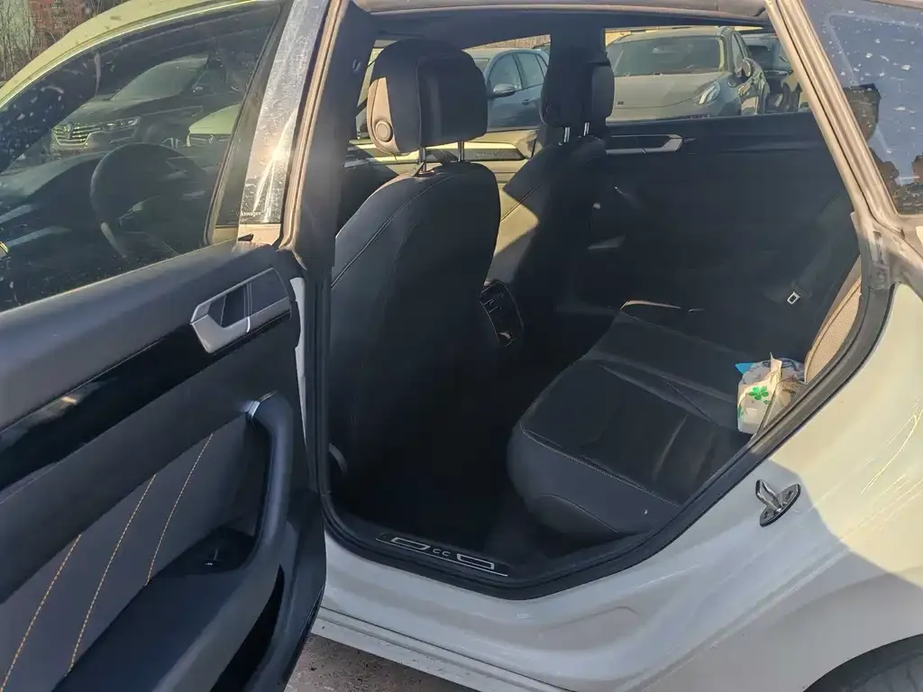 Volkswagen CC 2023 из CN, фото 7