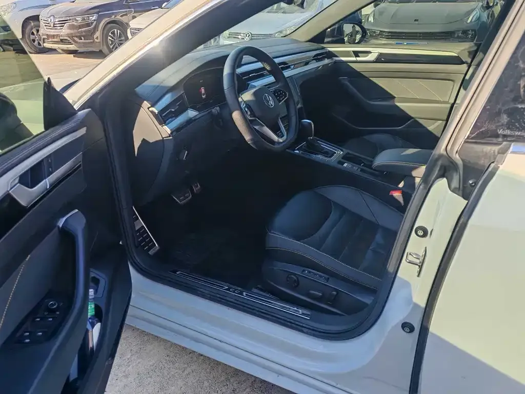 Volkswagen CC 2023 из CN, фото 9