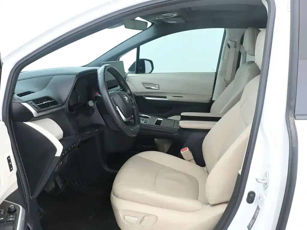 Toyota Granvia 2024 из CN, фото 4