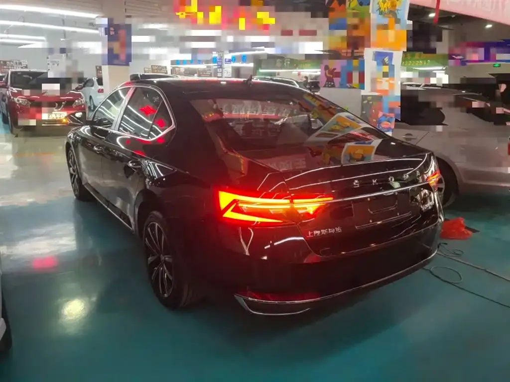 Skoda Superb — фото 8
