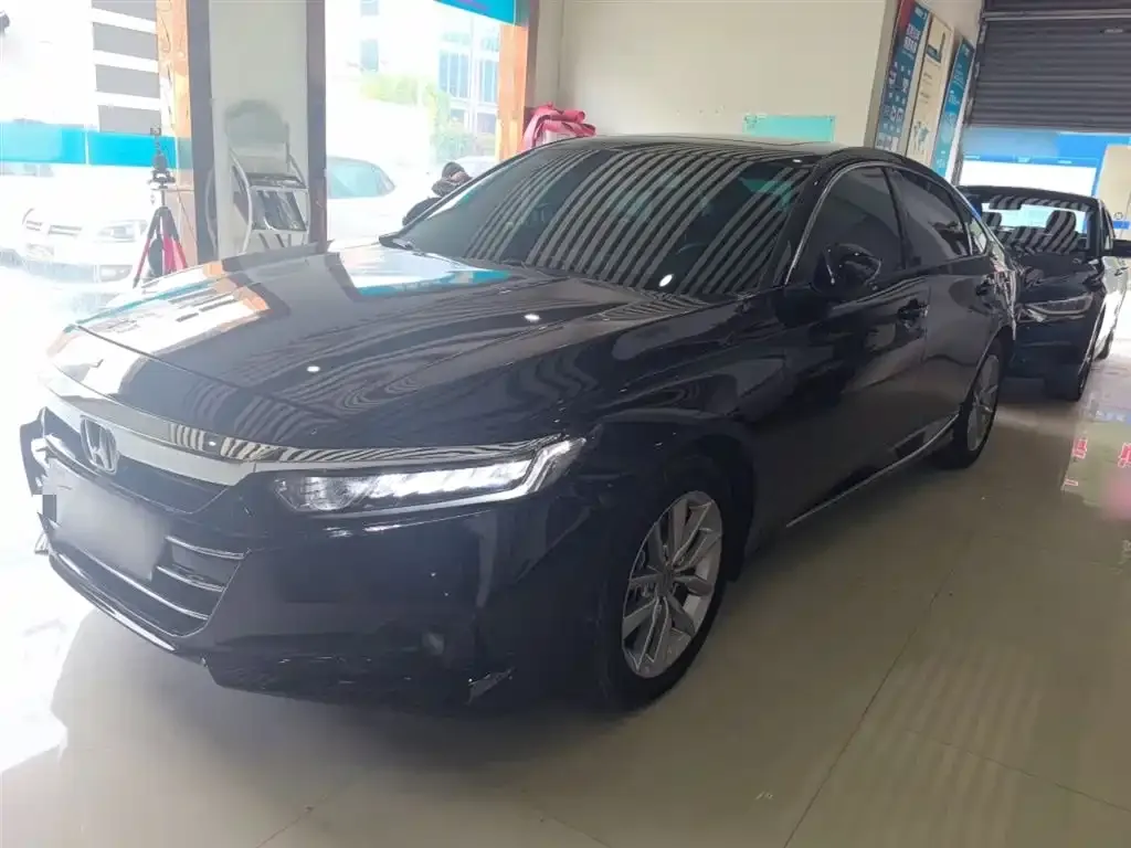 Honda Accord — фото 1