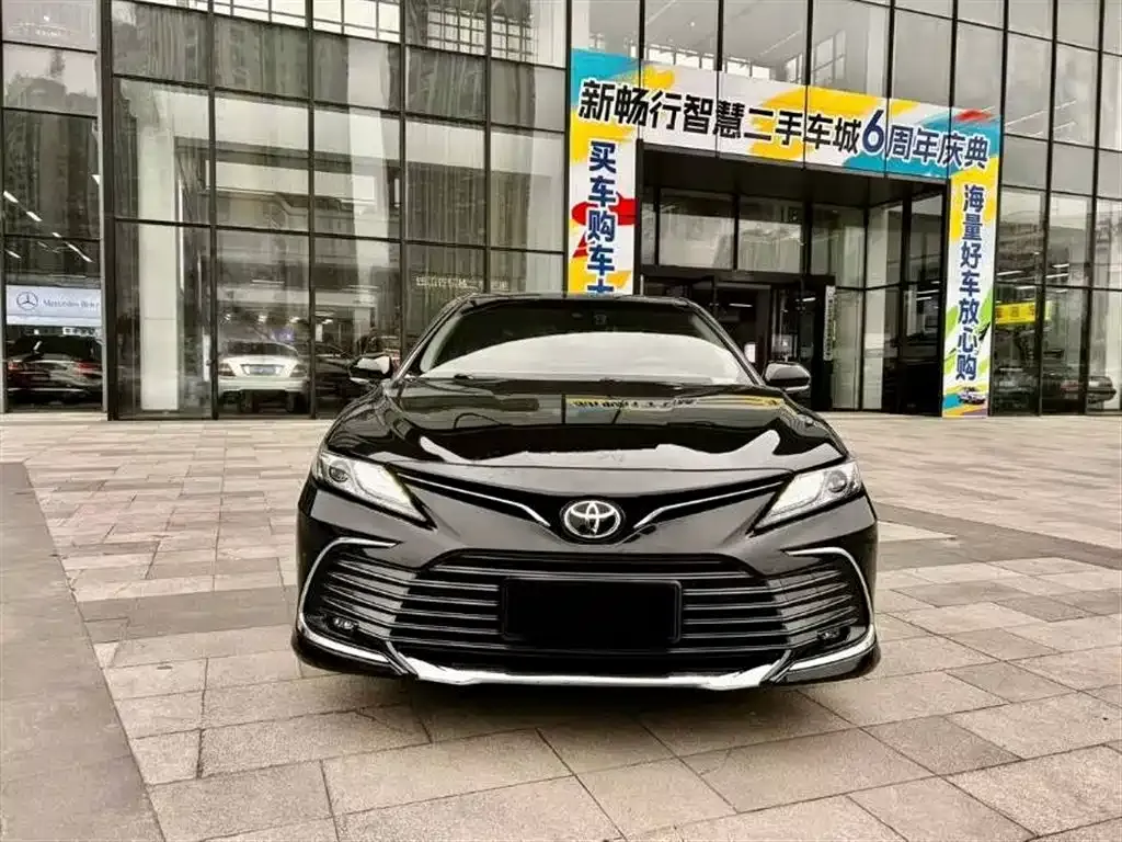 Toyota Camry — фото 2