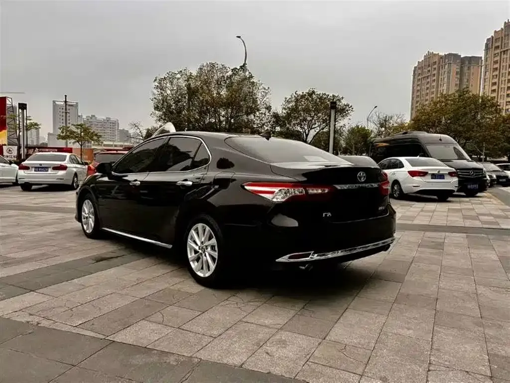 Toyota Camry — фото 7