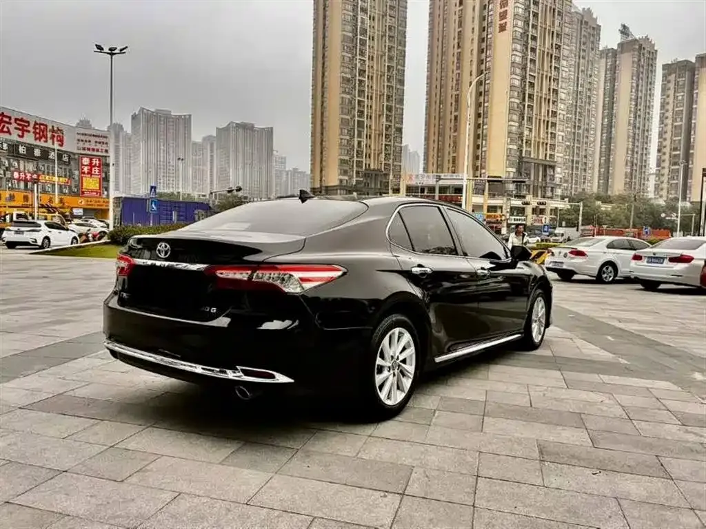 Toyota Camry — фото 8