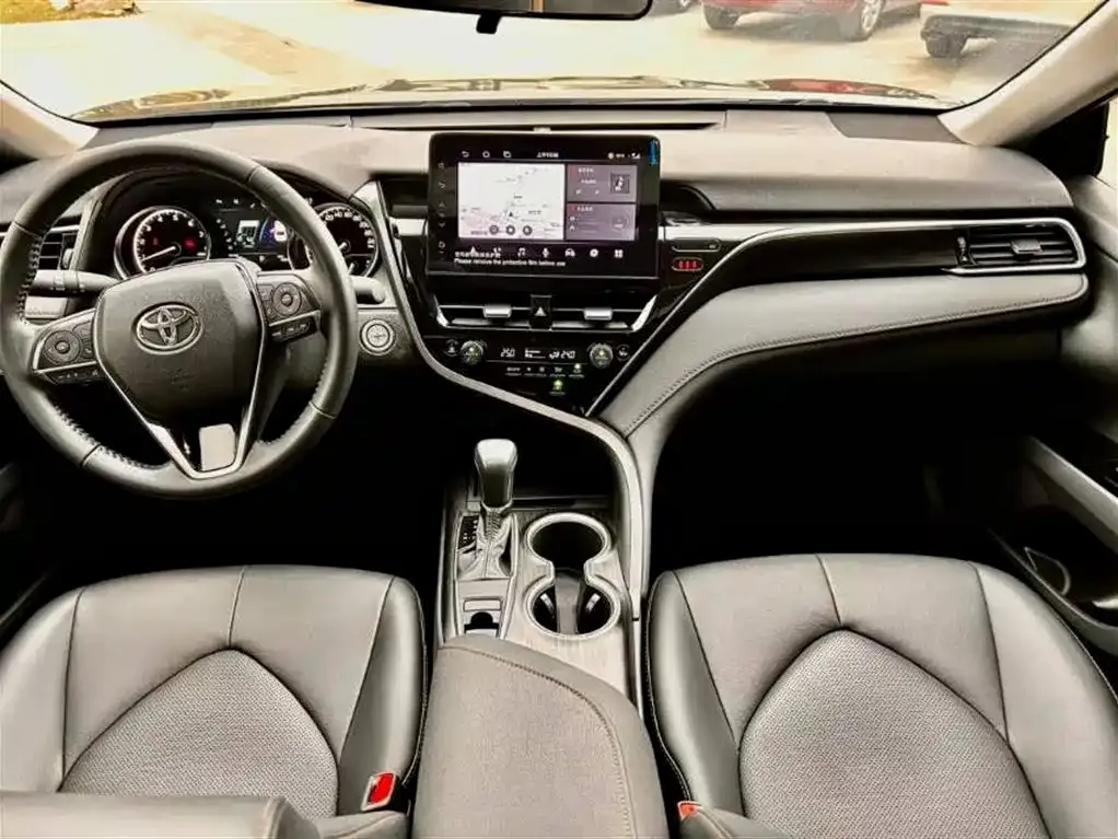 Toyota Camry — фото 5