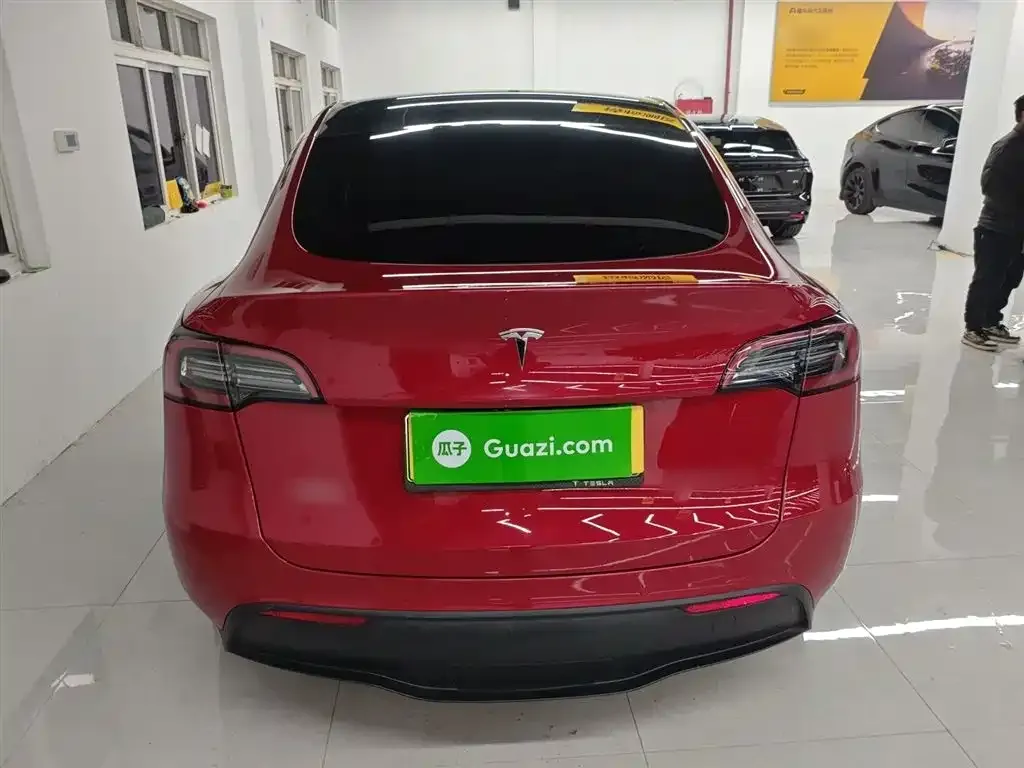 Tesla Model Y — фото 8
