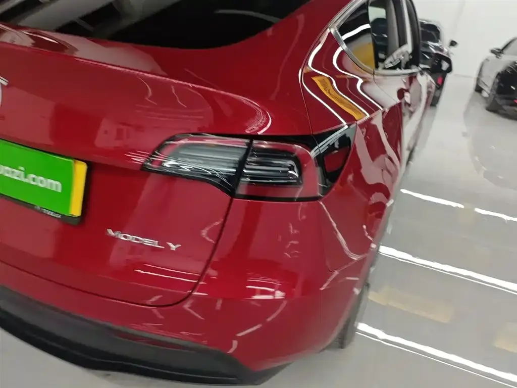 Tesla Model Y — фото 6