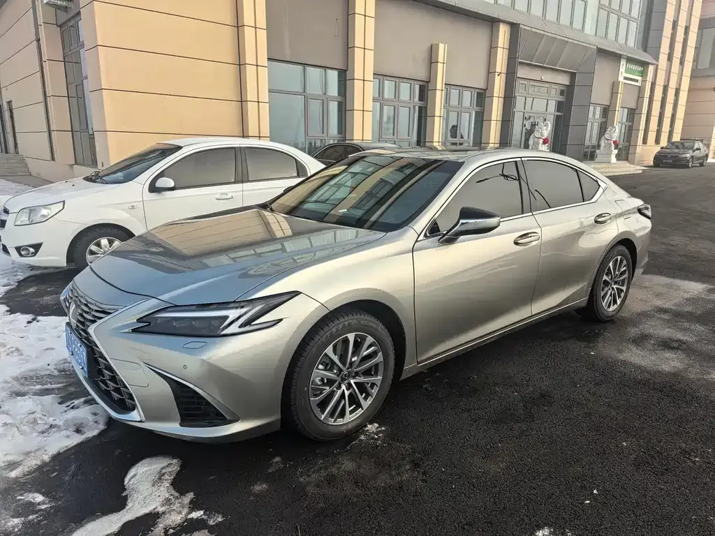 Lexus ES — фото 1