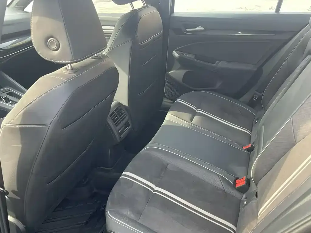 Volkswagen Golf 2021 из CN, фото 4