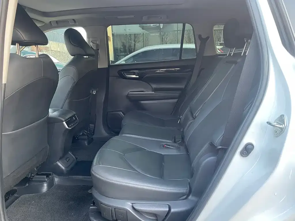 Toyota Highlander 2022 из CN, фото 2
