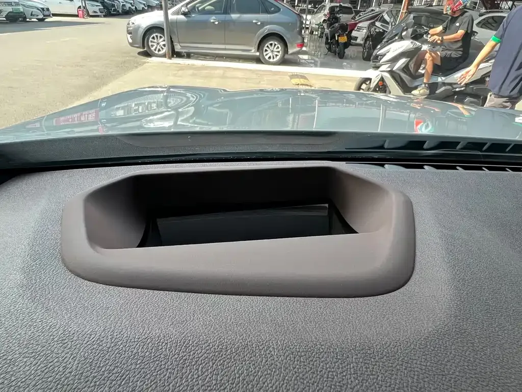 BMW 5 Series 2021 из CN, фото 9
