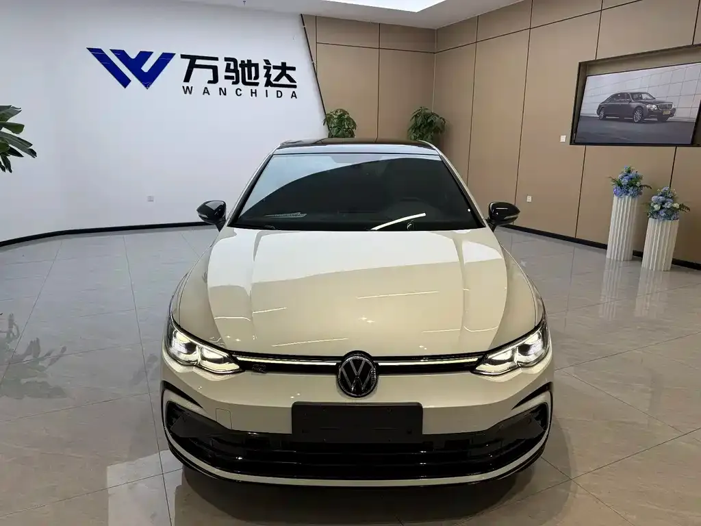 Volkswagen Golf 2024 из CN, фото 1