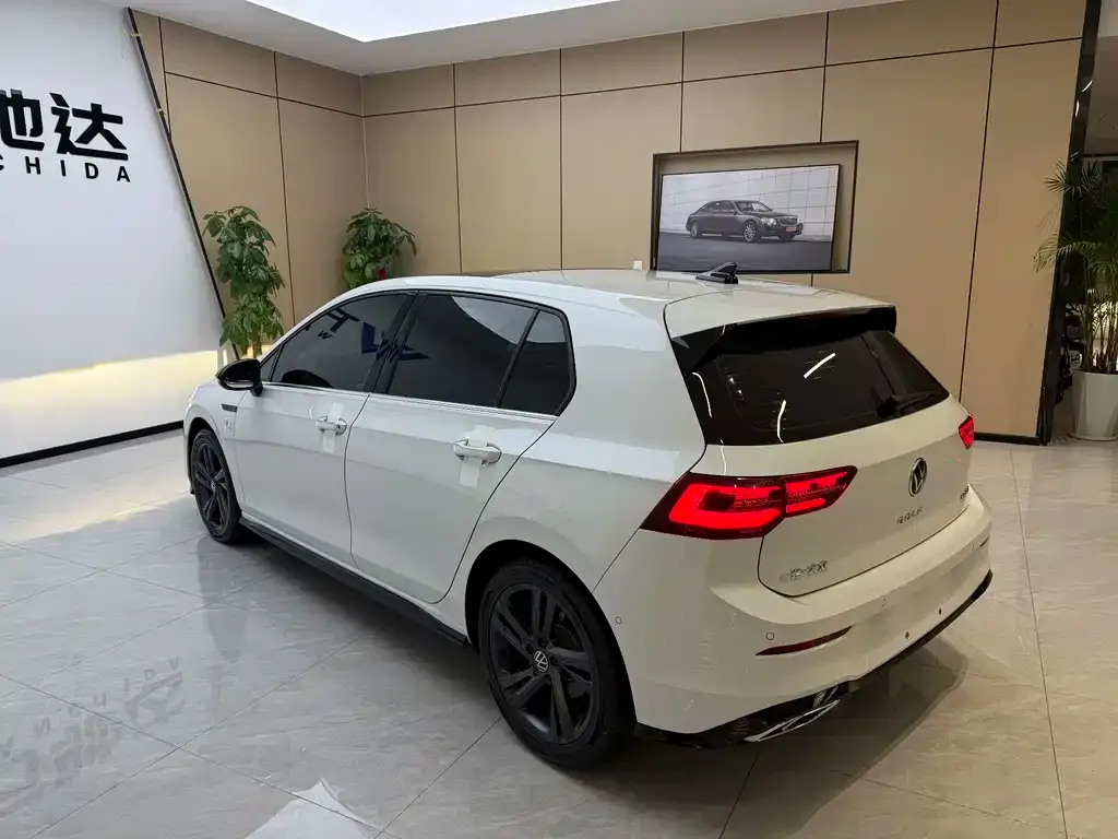 Volkswagen Golf 2024 из CN, фото 3