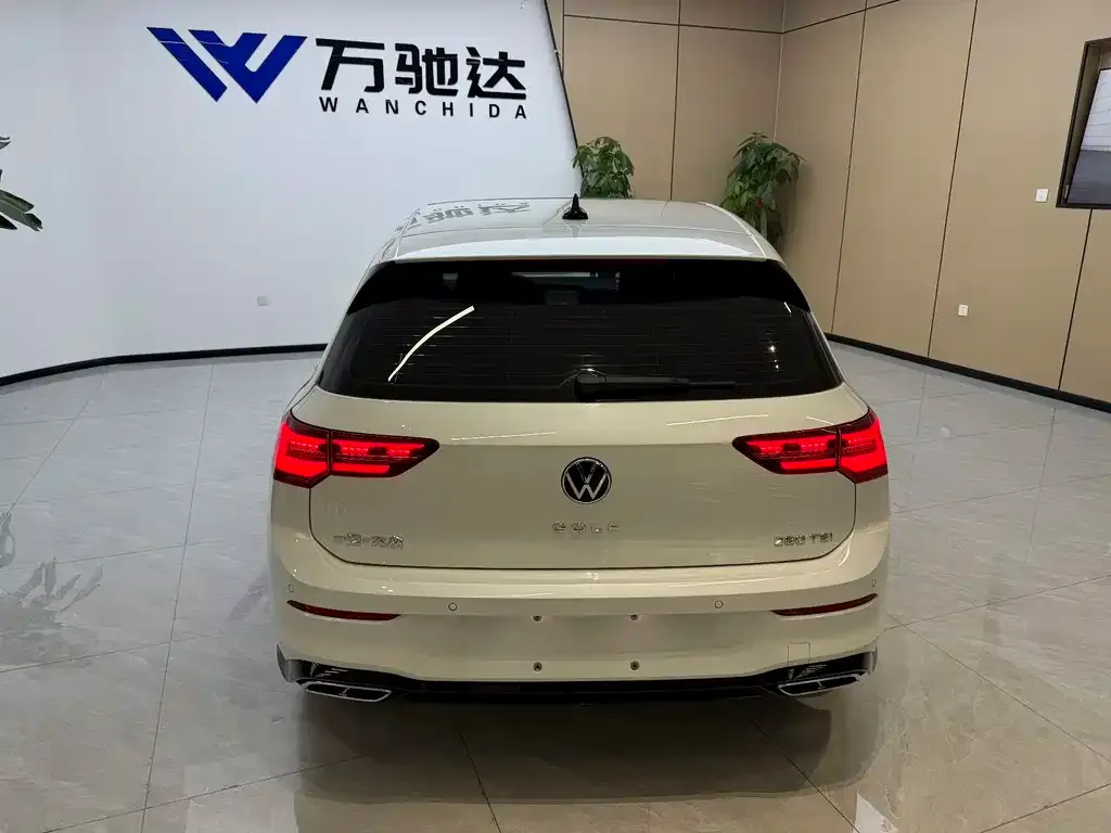Volkswagen Golf 2024 из CN, фото 2