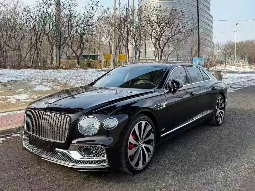 Bentley Flying Spur — фото 1