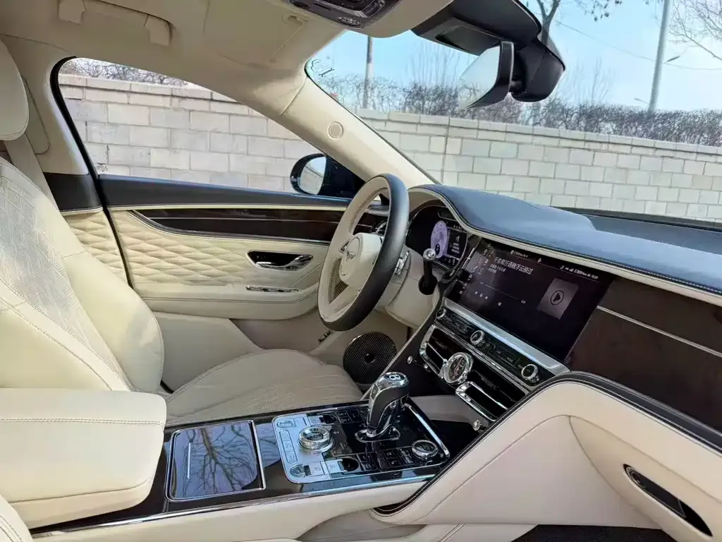 Bentley Flying Spur — фото 5
