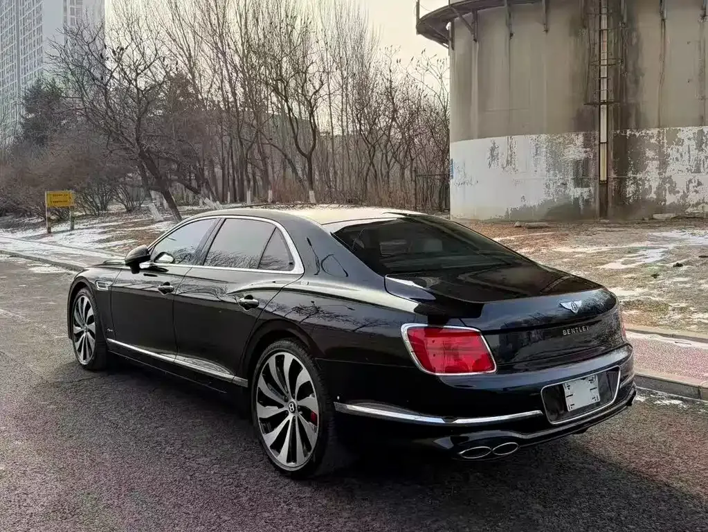 Bentley Flying Spur — фото 4