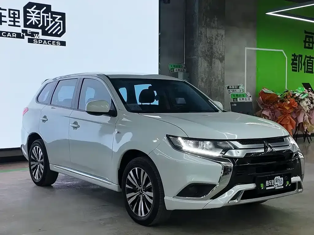 Mitsubishi Outlander 2023 из CN, фото 8