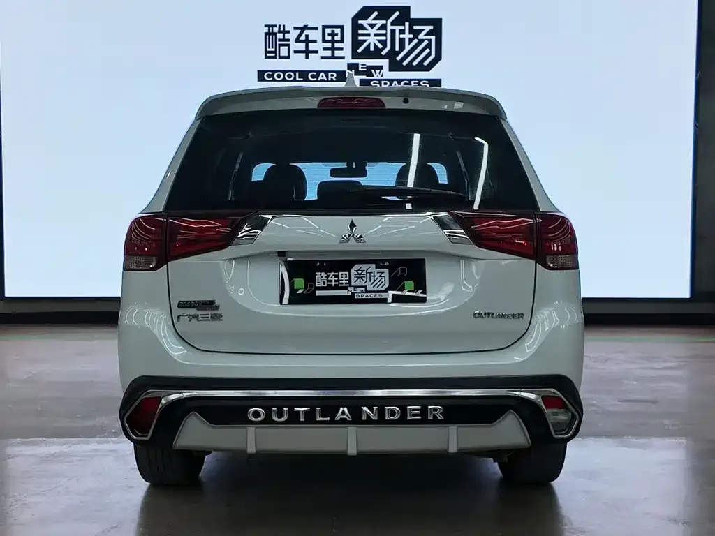 Mitsubishi Outlander 2023 из CN, фото 3