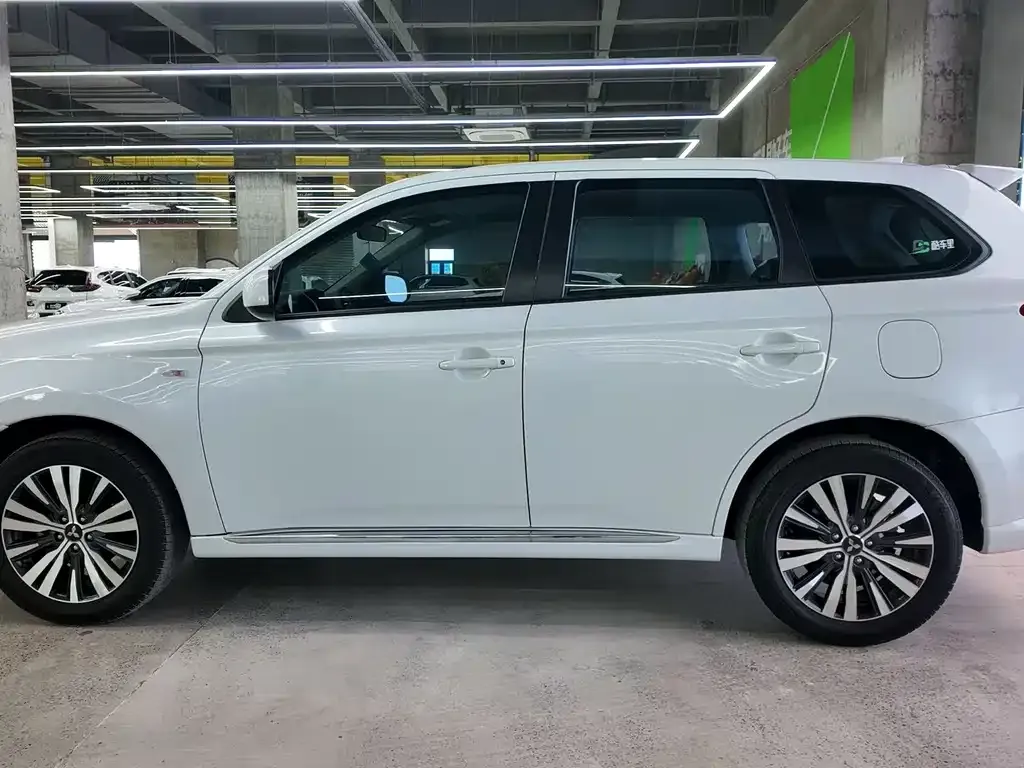 Mitsubishi Outlander 2023 из CN, фото 6