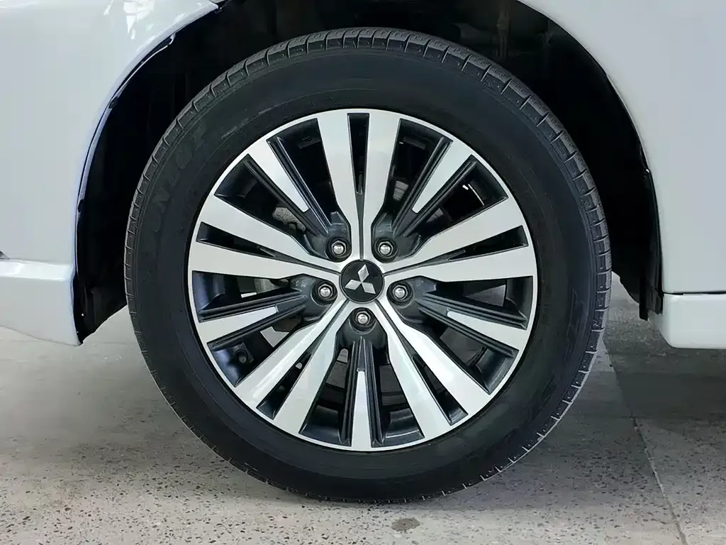 Mitsubishi Outlander 2023 из CN, фото 10