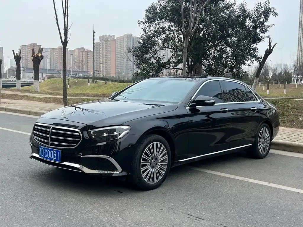 Mercedes-Benz E-Class — фото 1