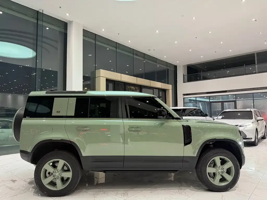 Land Rover Defender 2023 из CN, фото 2