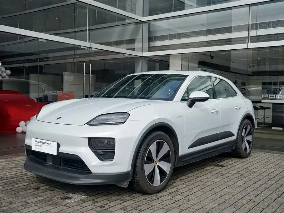 Porsche Macan EV