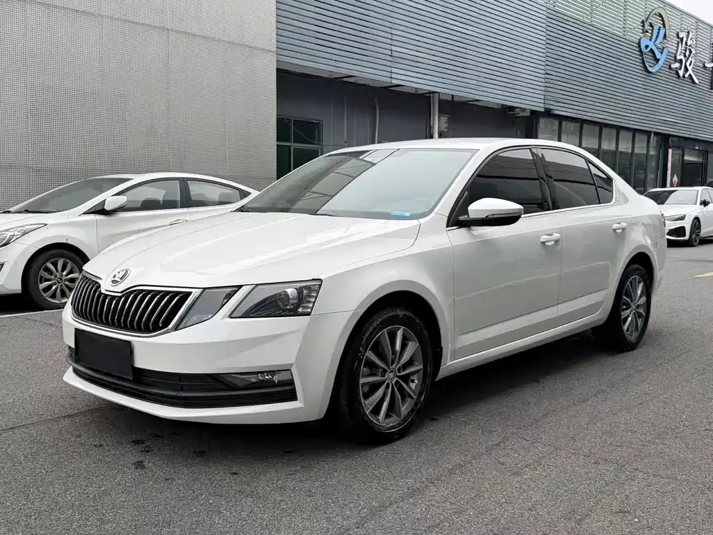 Skoda Octavia — фото 1