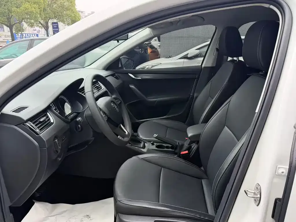 Skoda Octavia — фото 3