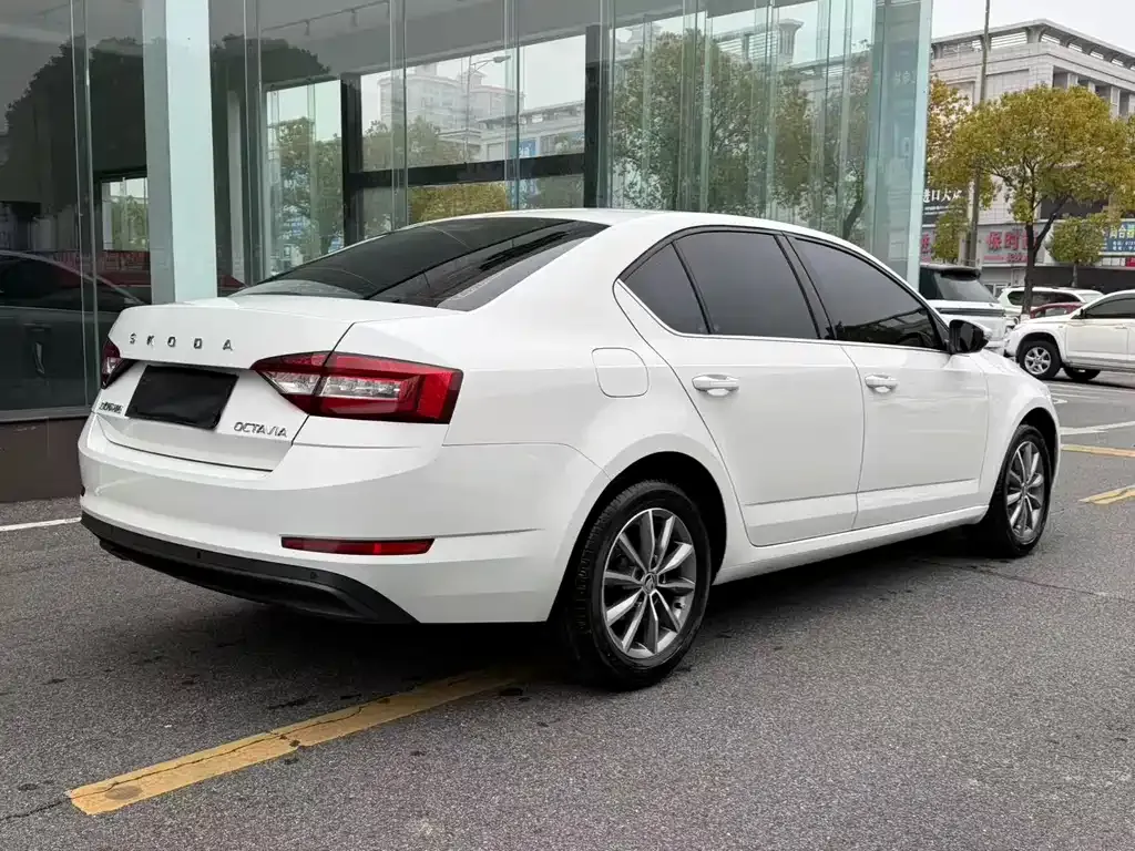 Skoda Octavia — фото 5
