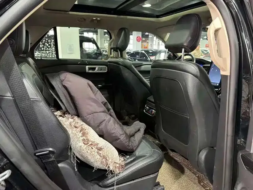 Ford Explorer 2021 из CN, фото 7