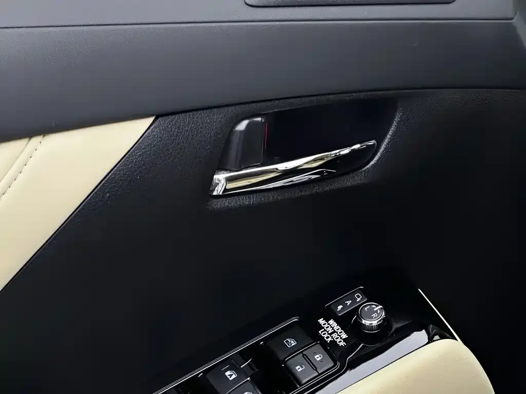 Toyota Alphard — фото 7