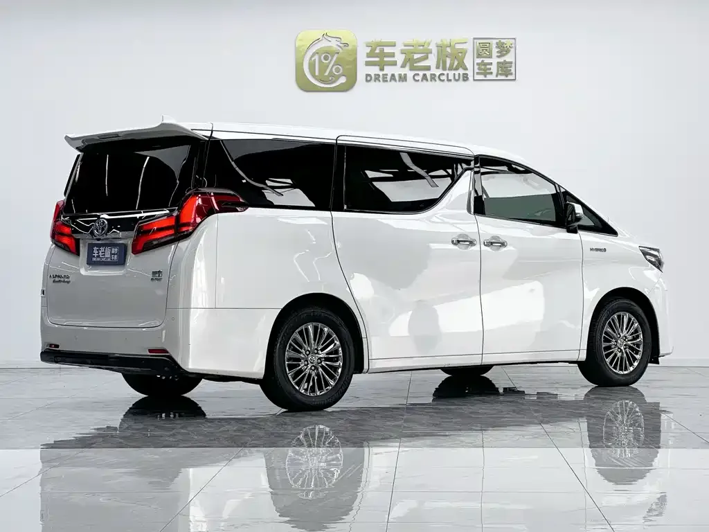 Toyota Alphard — фото 2