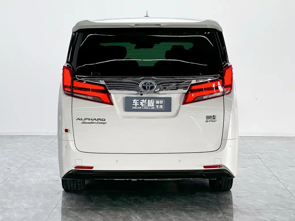 Toyota Alphard — фото 4