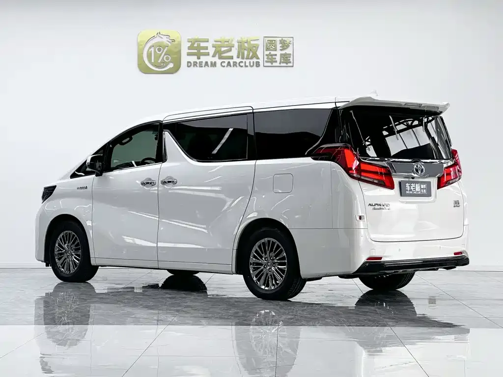 Toyota Alphard — фото 3