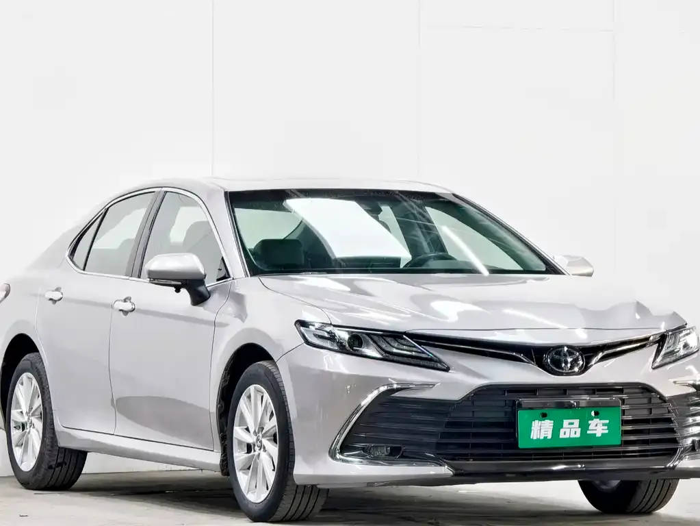 Toyota Camry — фото 10