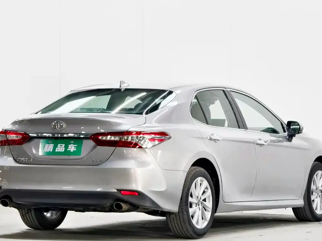 Toyota Camry — фото 4