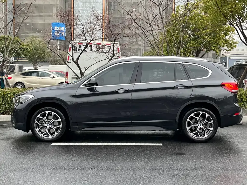 BMW X1 — фото 10